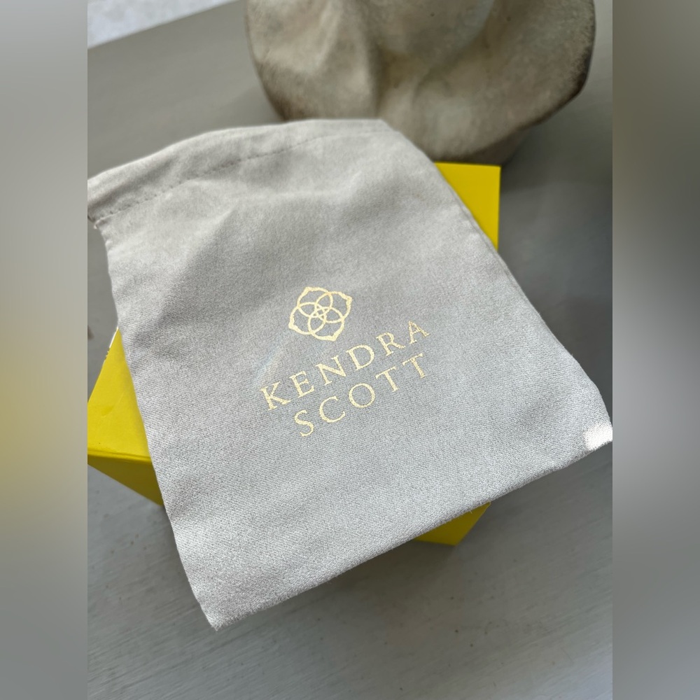 Kendra Scott Gift Box w/ Dustbag